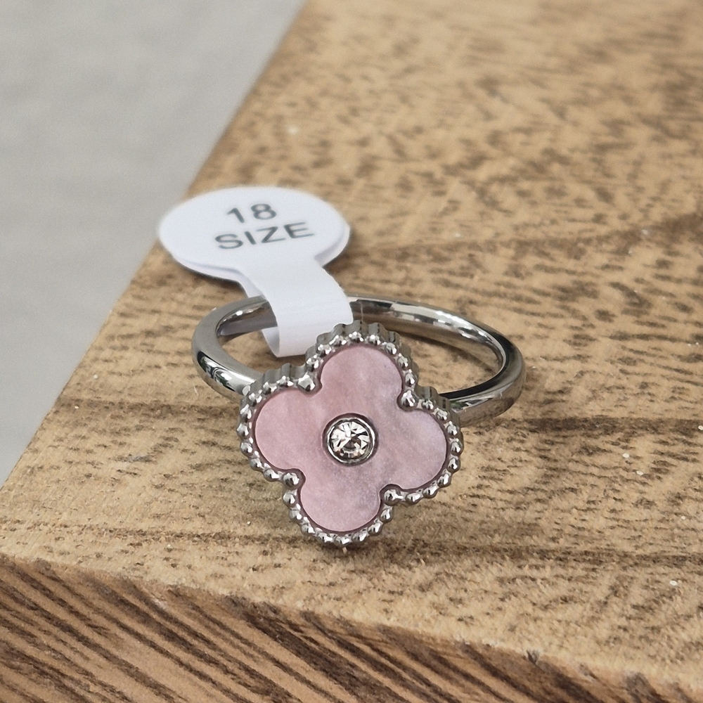 Light Pink Stainless Steel Clover Ring - Size 8 - Picture 2 of 3